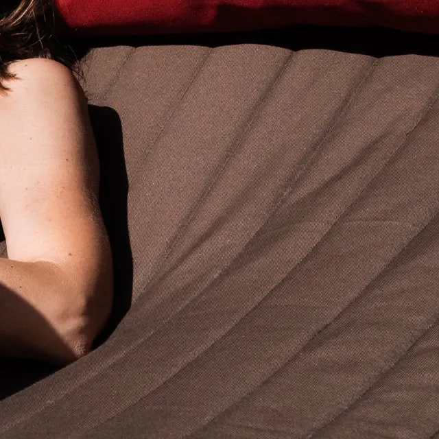 Gefütterter Hängesessel mit Fussablage blau